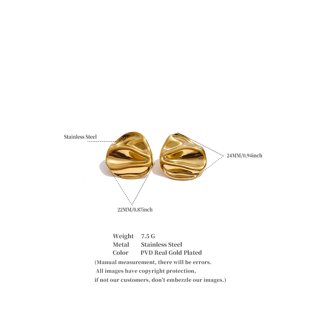 Geometric earrings in gold-plated stainless steel.