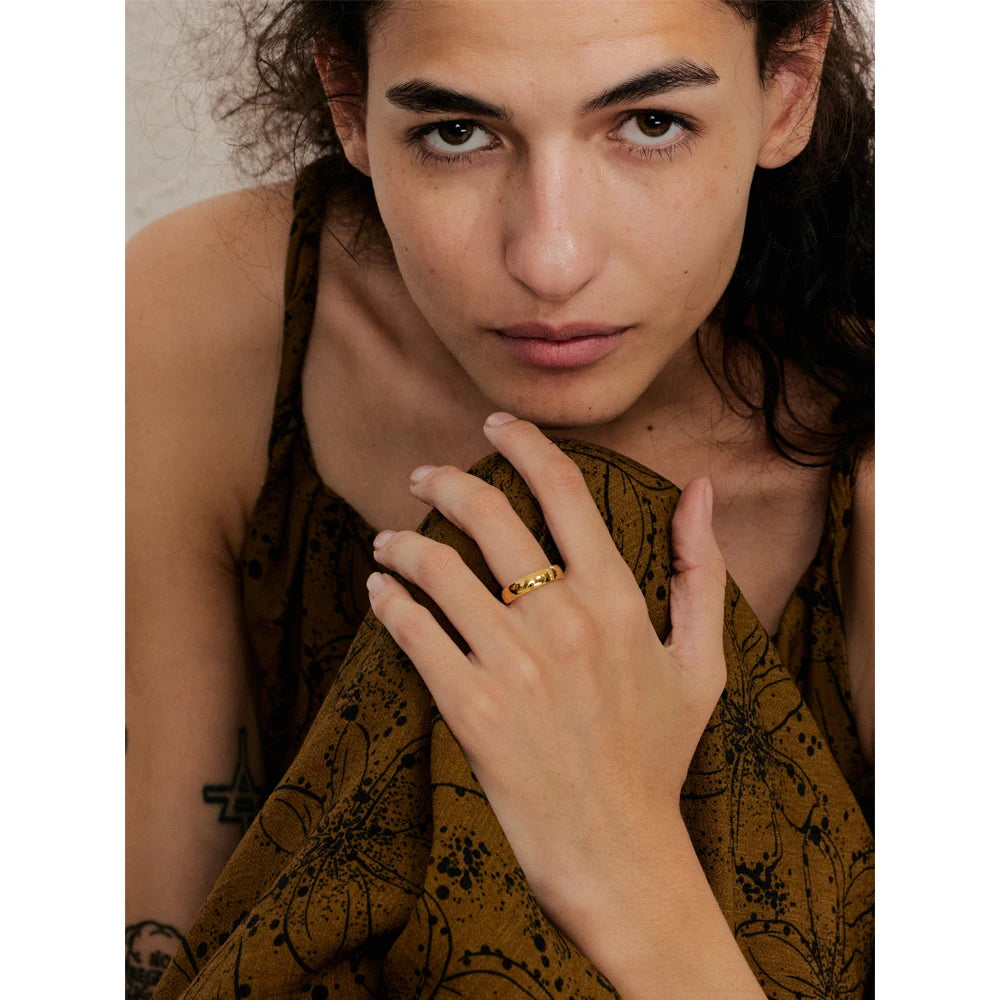 Cubic zirconia geometric ring in 18K gold-plated stainless steel with cubic zirconia.
