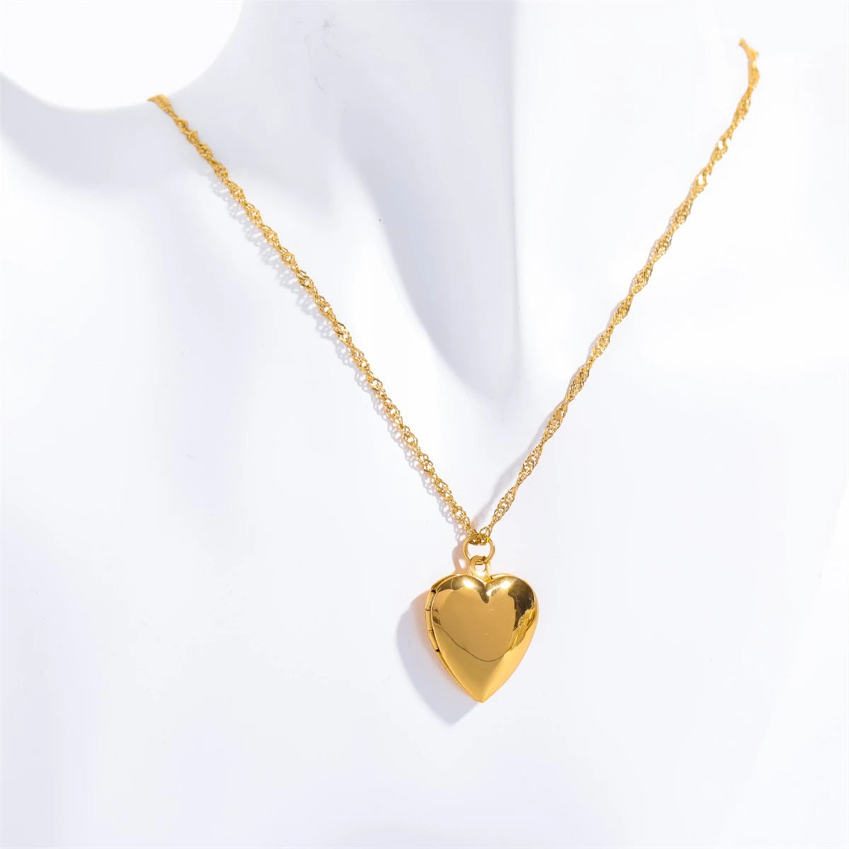 Stainless steel heart-shaped photo album, glossy photo box, envelope, necklace, plated with real gold for color preservation