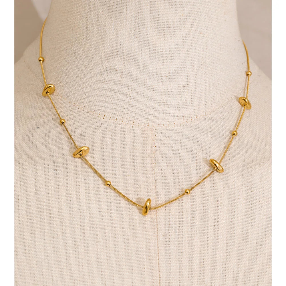 Geometric chain necklace in gold-plated stainless steel.