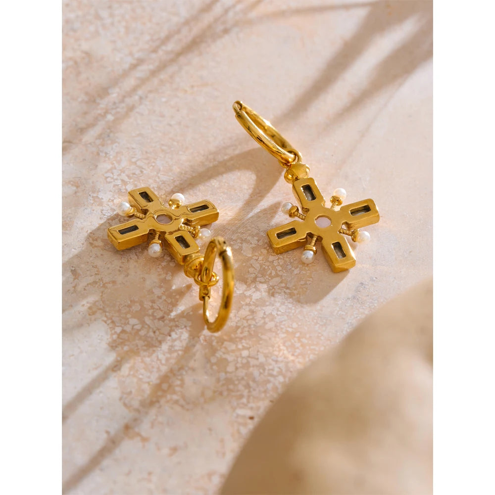 Cubic zirconia pearl cross earrings in gold-plated stainless steel with pearl and cubic zirconia.