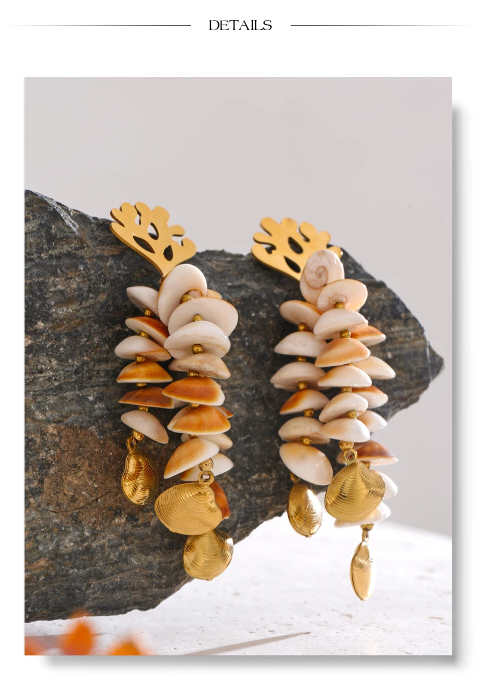 Shell geometric earrings in gold-plated stainless steel with shell.