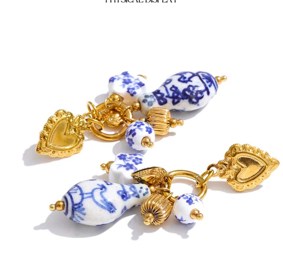 Heart flower geometric earrings in gold-plated stainless steel.