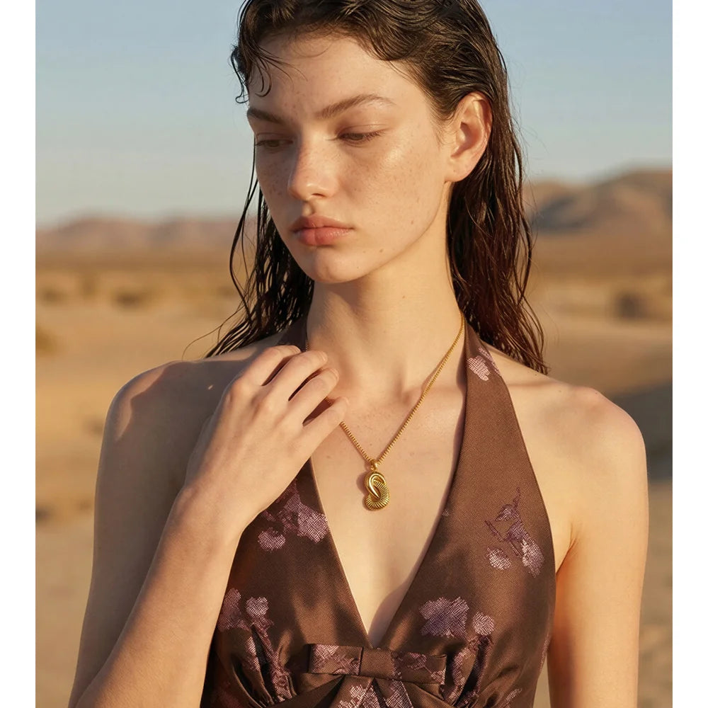 Geometric necklace in gold-plated stainless steel.