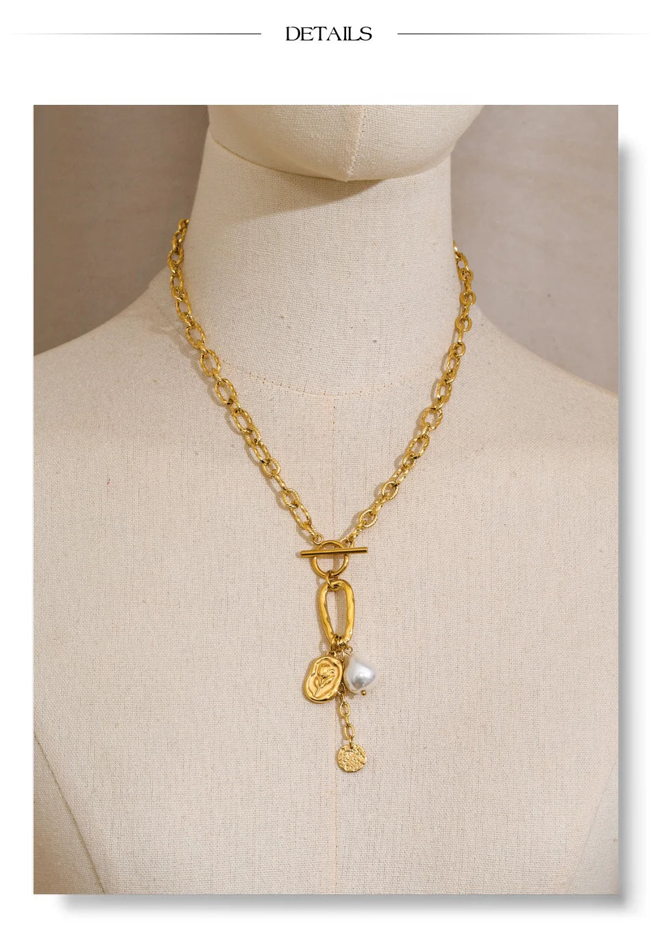 Pearl flower geometric necklace in gold-plated stainless steel with pearl.