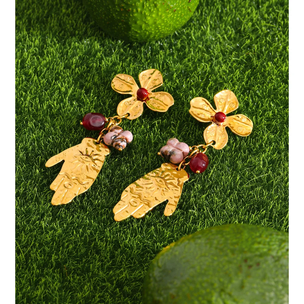 Flower earrings in gold-plated stainless steel.