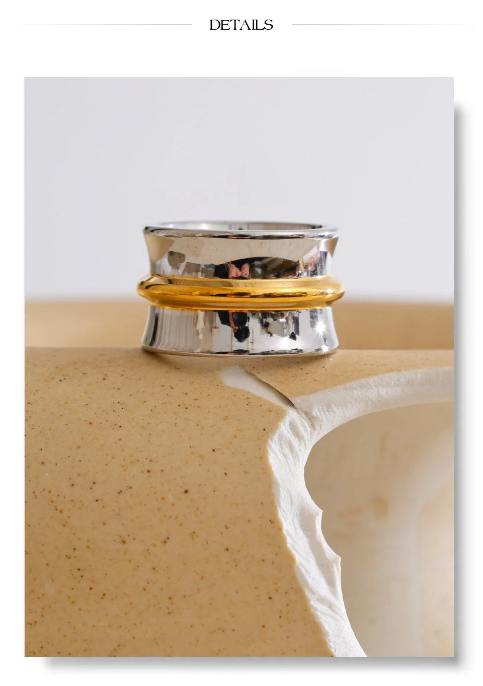 Minimalist geometric ring in 18K gold-plated stainless steel.