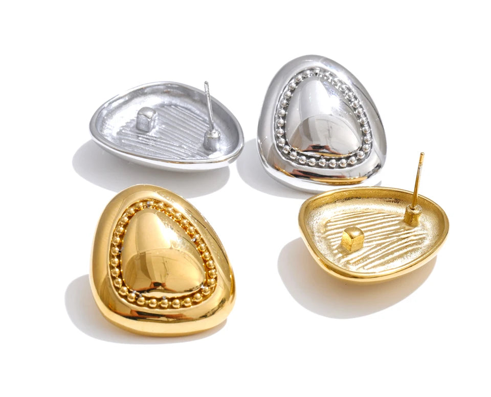 Geometric earrings in gold-plated stainless steel.