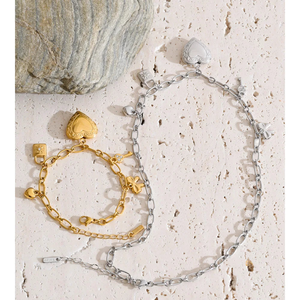 Heart necklace in gold-plated stainless steel.