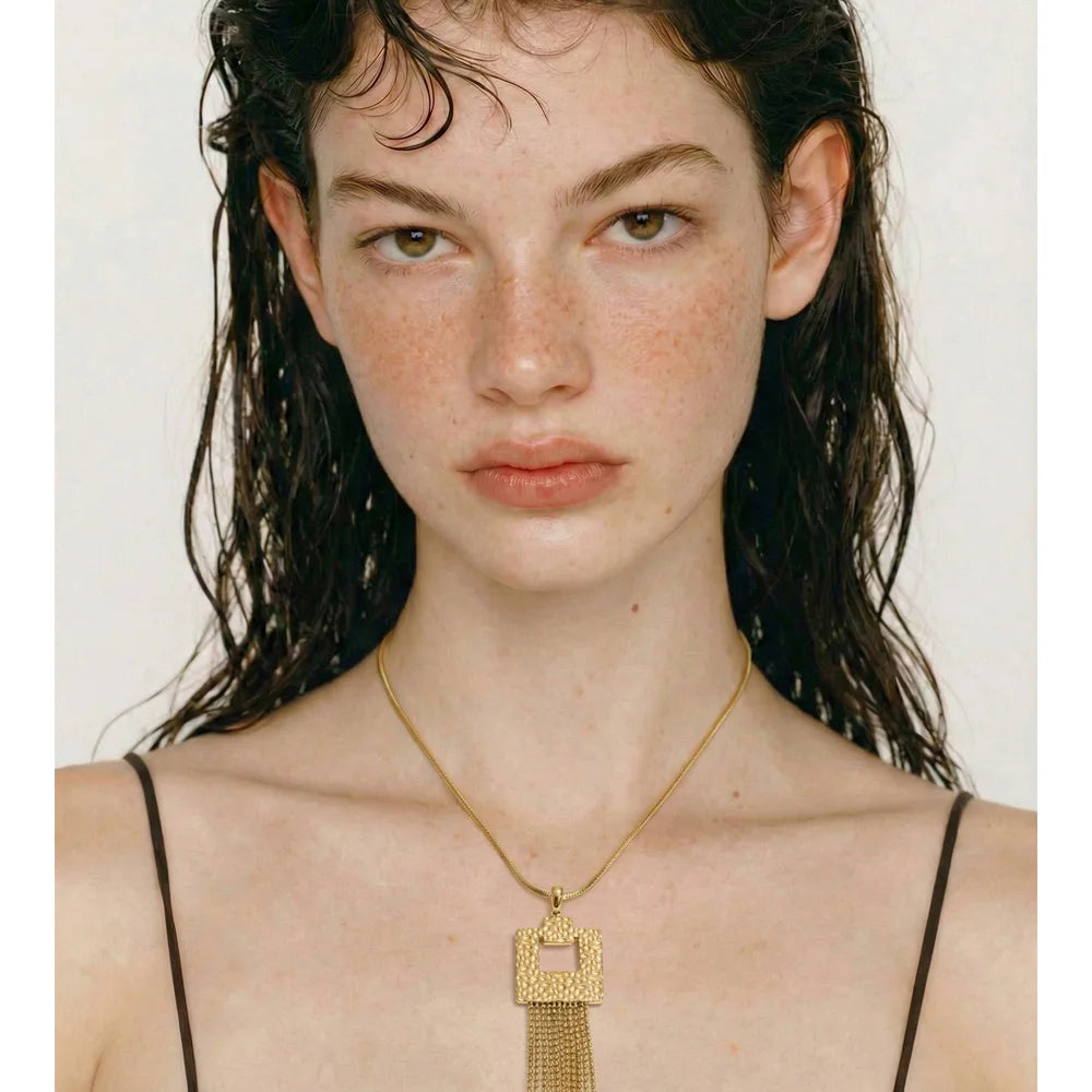 Geometric chain earrings in stainless steel.