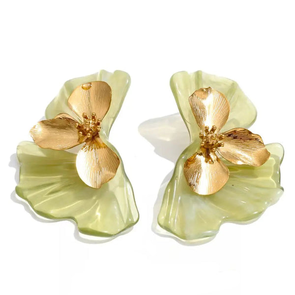Earrings made of gold-plated stainless steel with resin.
