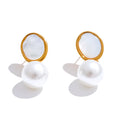 Pearl shell geometric earrings in gold-plated stainless steel with pearl and shell.