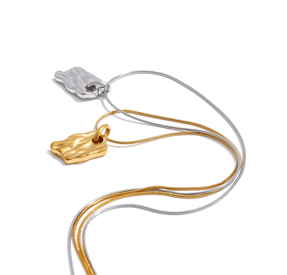 Geometric necklace in gold-plated stainless steel.
