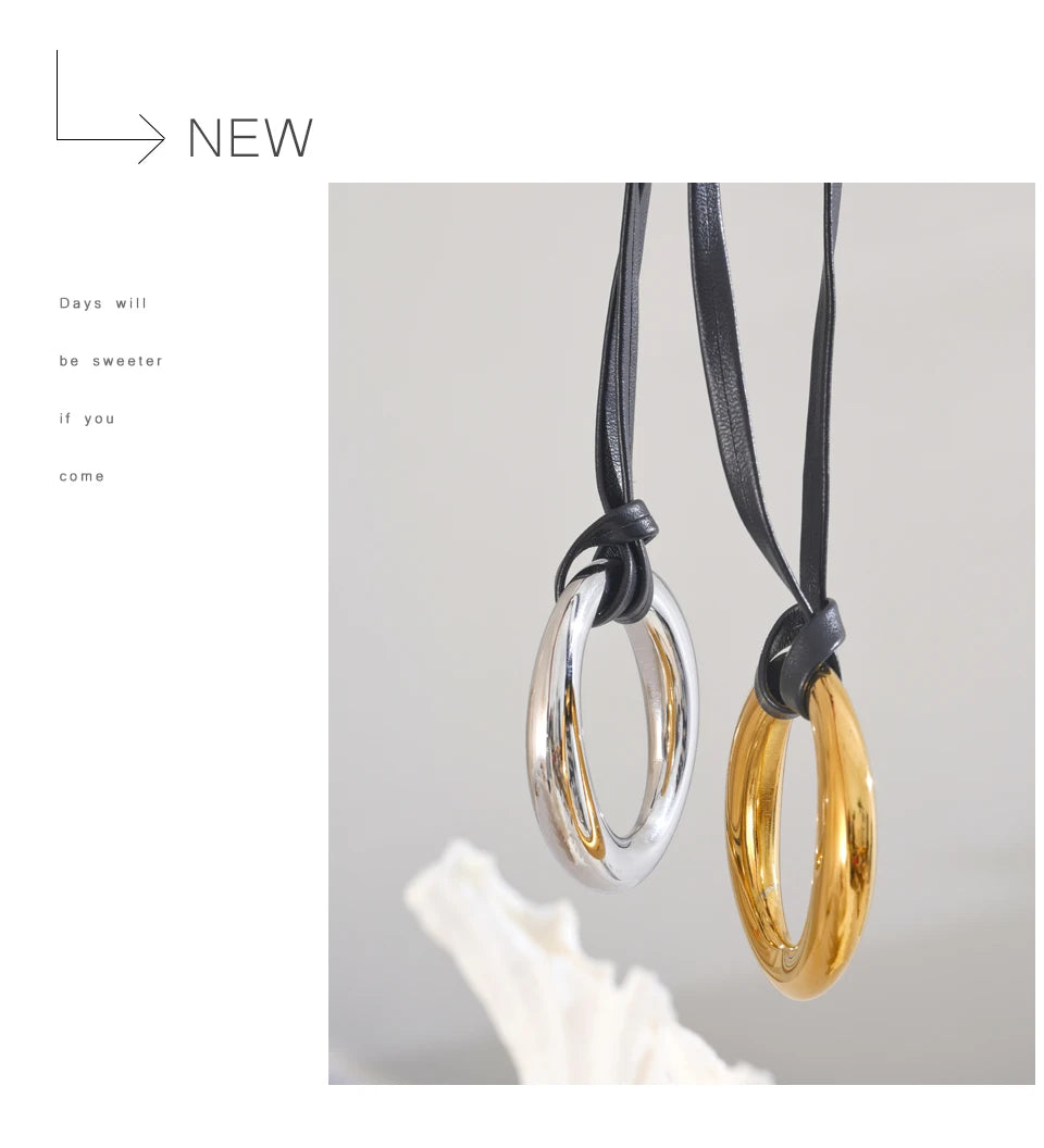 Coin geometric necklace in gold-plated stainless steel.