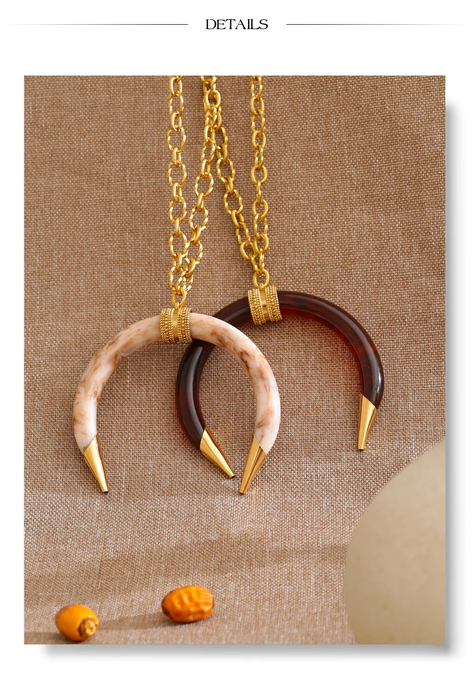 Resin geometric necklace in gold-plated stainless steel with resin.