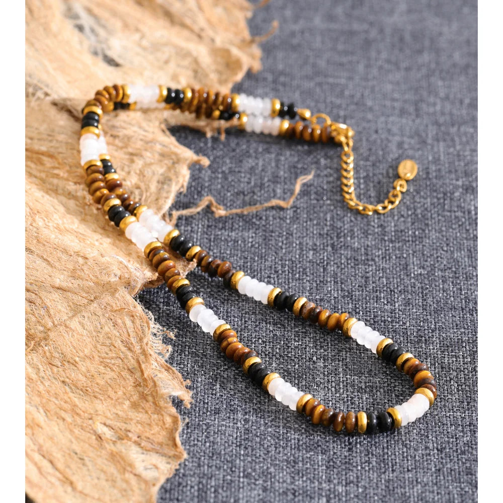 Pink natural stone beaded necklace in gold-plated stainless steel with natural stone.