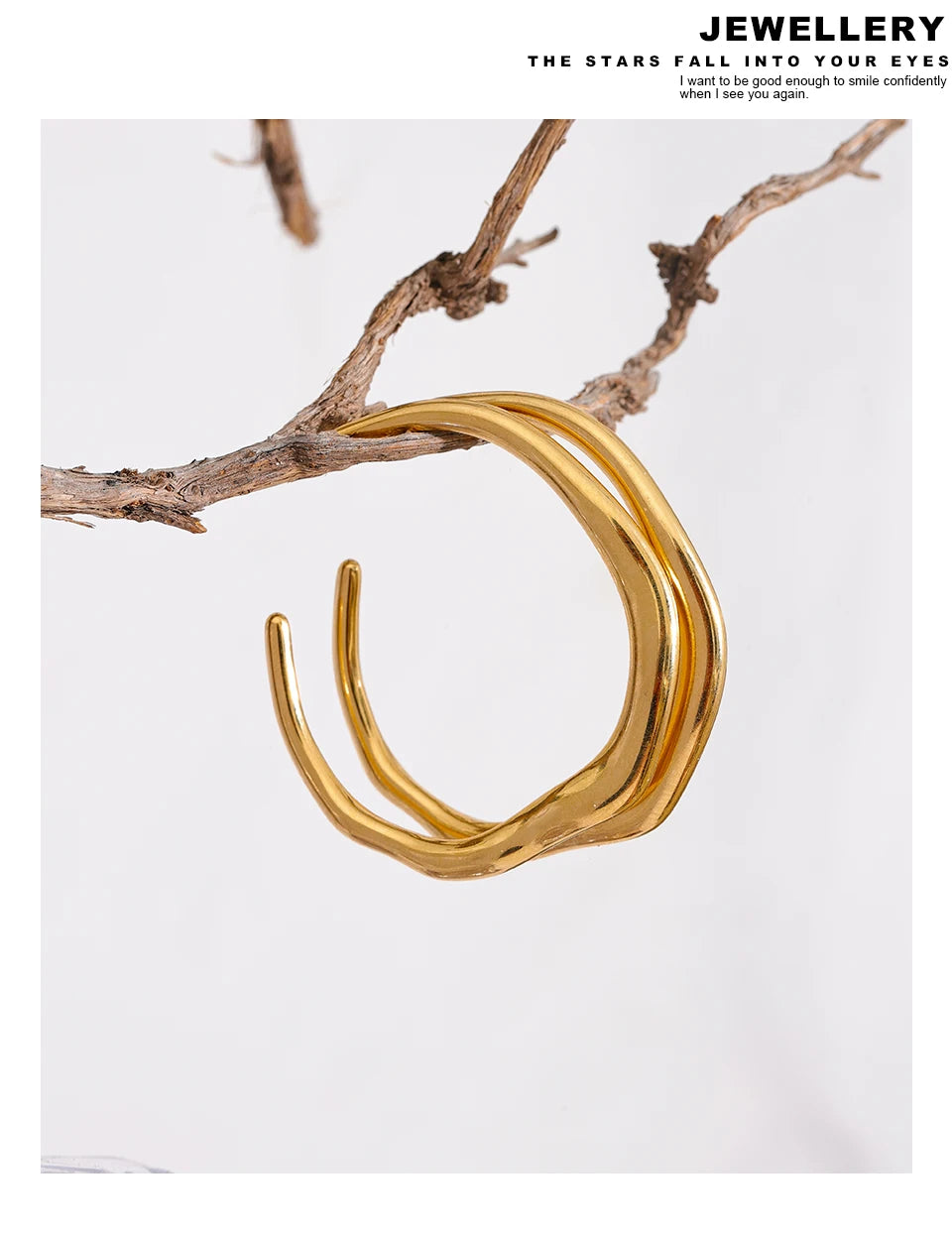 Minimalist geometric earrings in gold-plated stainless steel.
