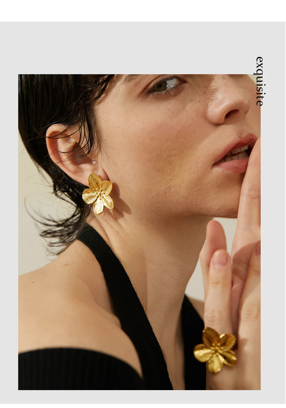 Flower geometric ring in 18K gold-plated stainless steel.
