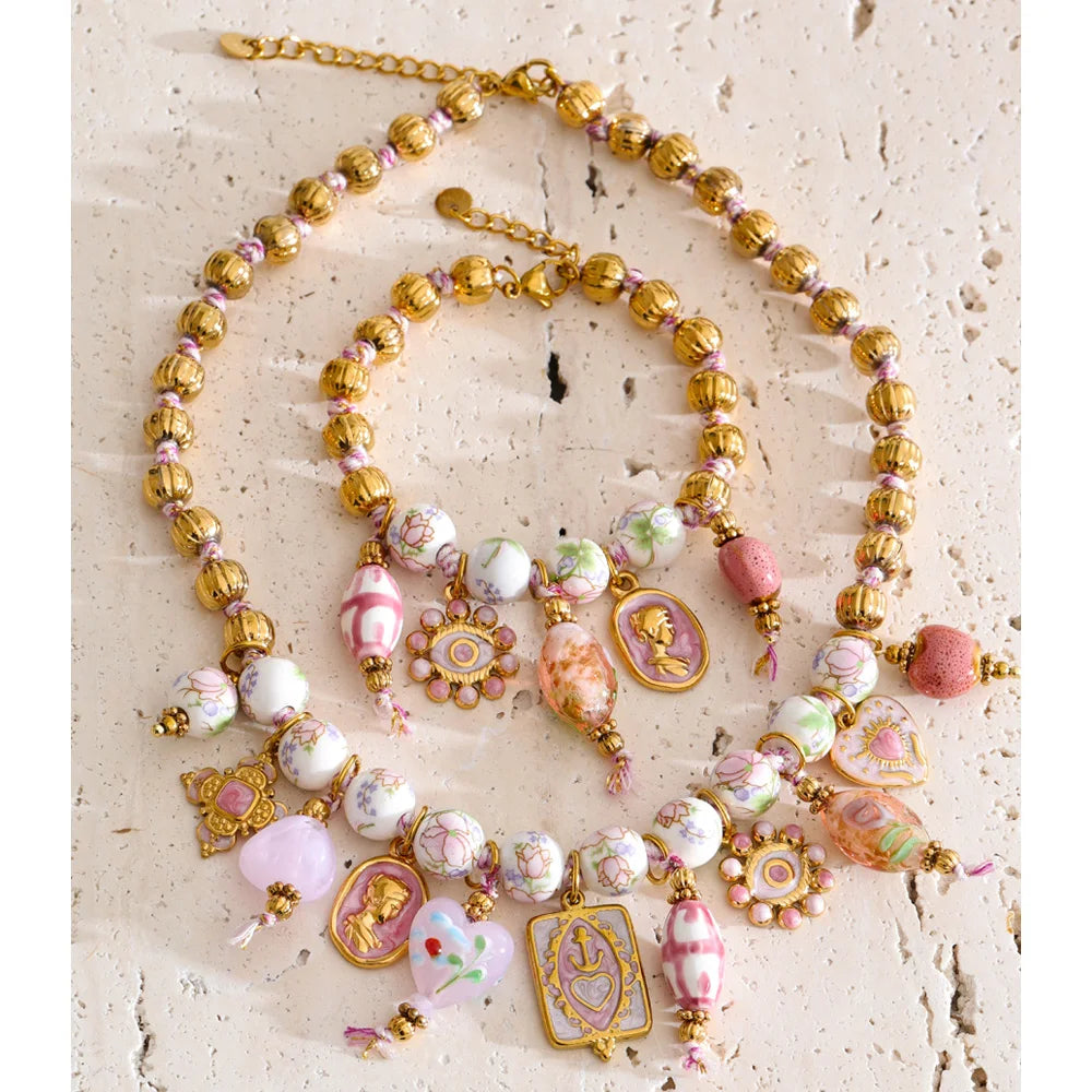 Heart beaded vintage necklace in gold-plated stainless steel.
