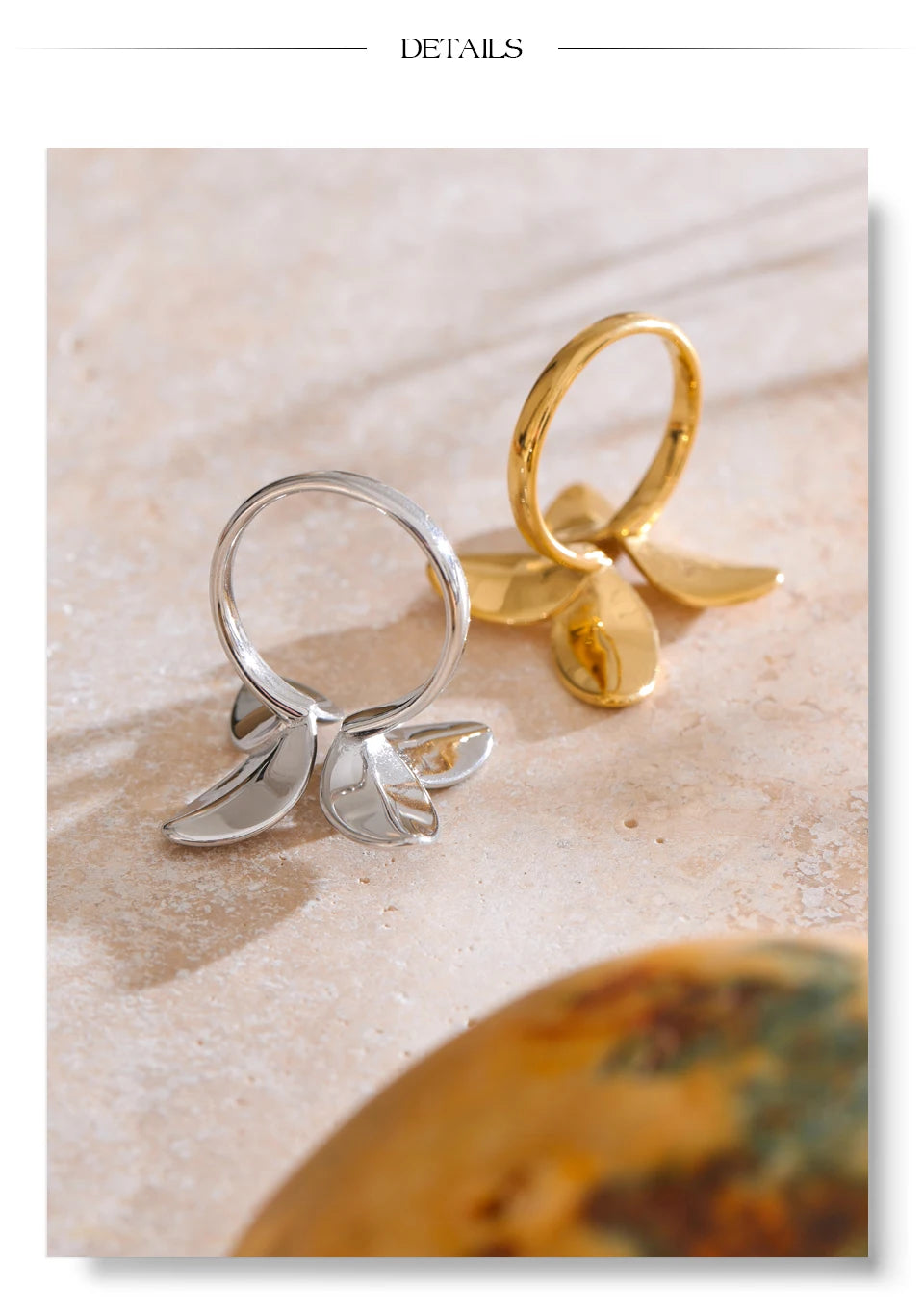 Flower ring in gold-plated stainless steel.