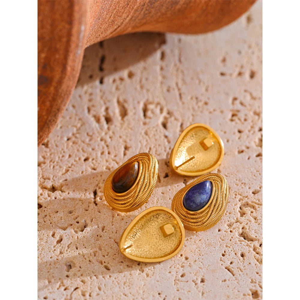 Natural stone geometric earrings in gold-plated stainless steel with natural stone.