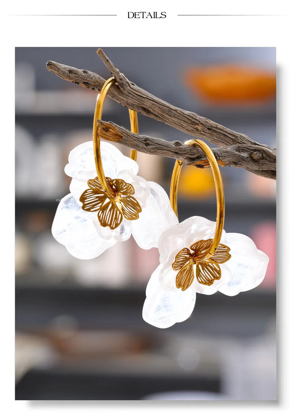 Resin flower earrings in gold-plated stainless steel with resin.