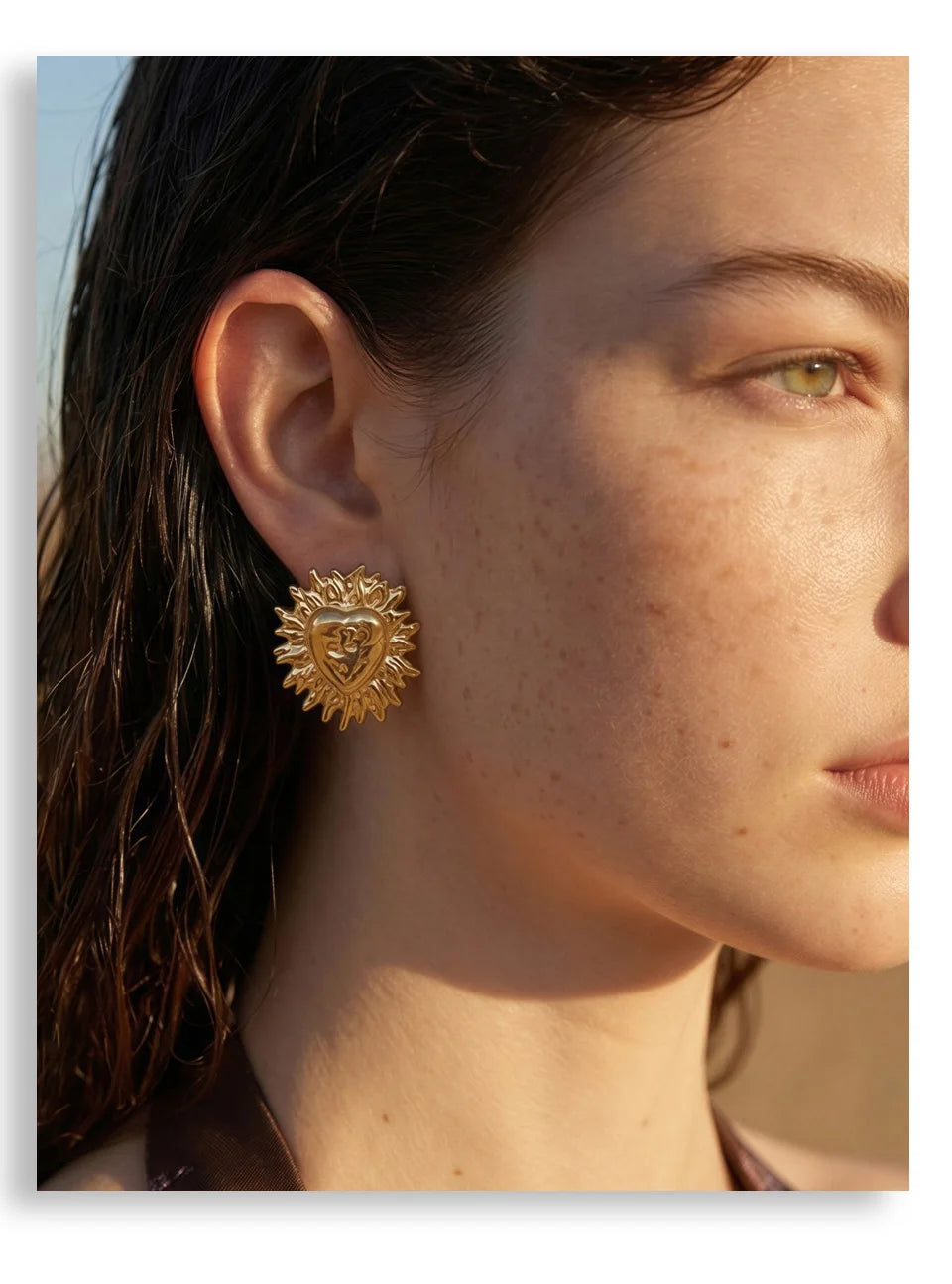 Heart geometric earrings in gold-plated stainless steel.