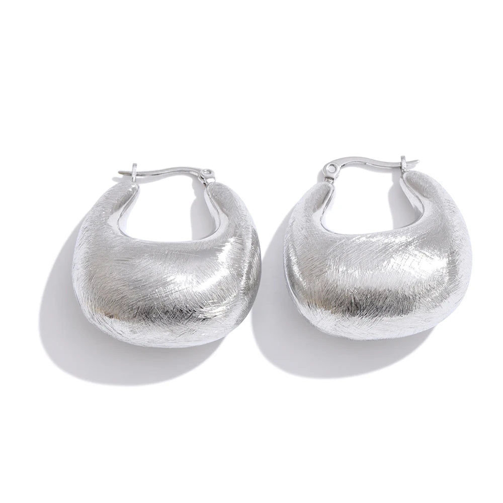 Geometric earrings in gold-plated stainless steel.