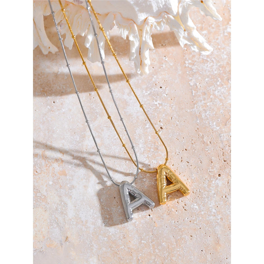 Geometric chain necklace in gold-plated stainless steel.