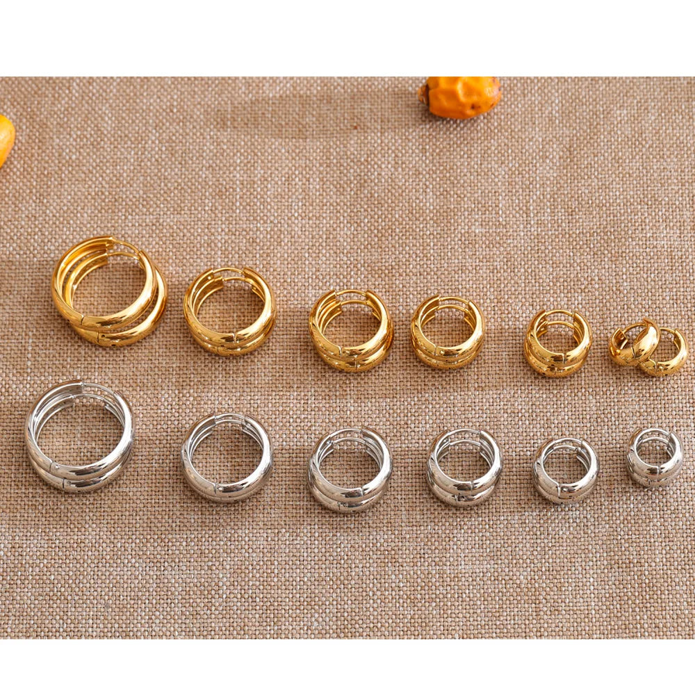 Geometric earrings in gold-plated stainless steel.