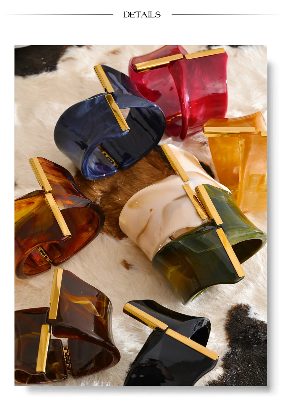 Resin acrylic multi-color bracelet in gold-plated stainless steel with resin and acrylic.
