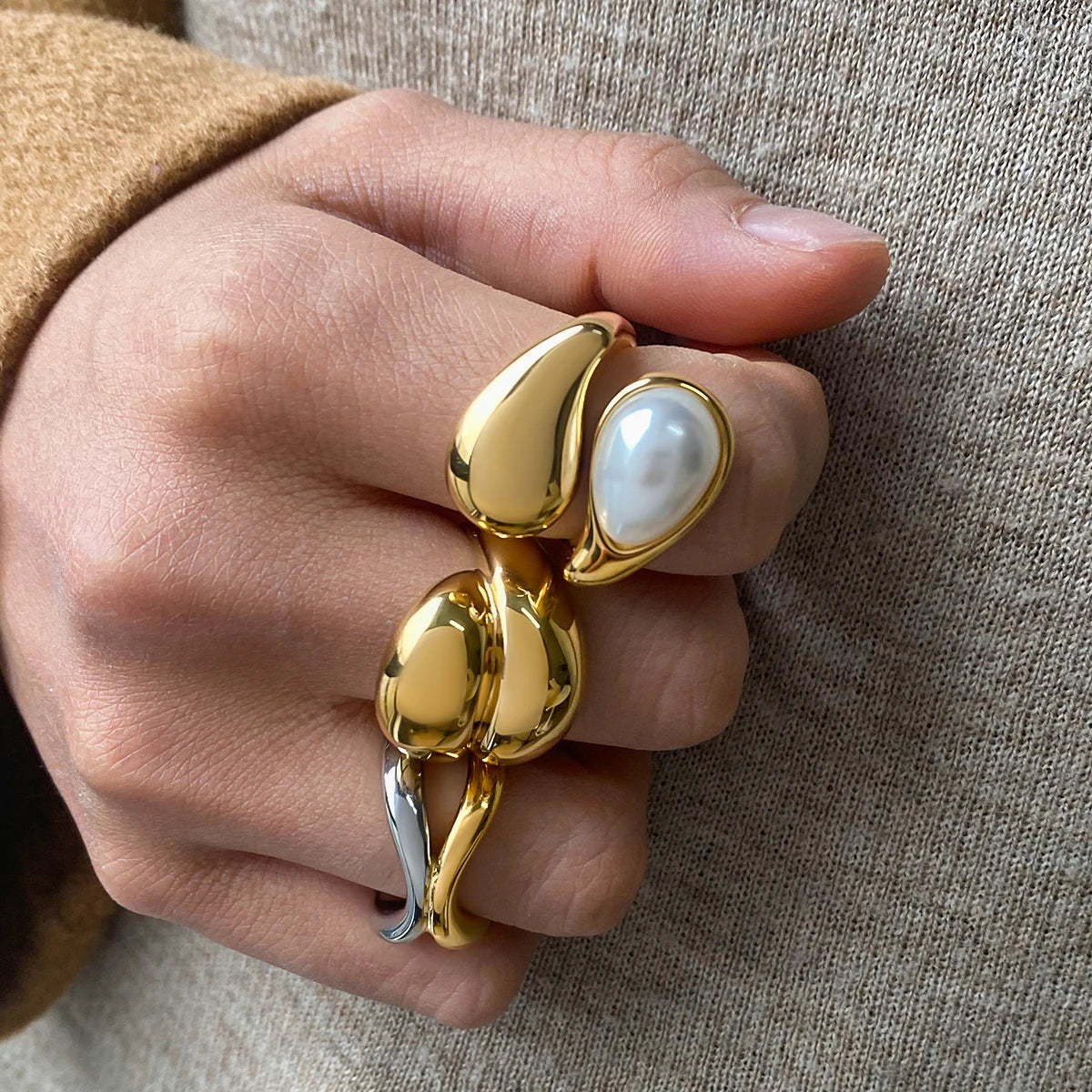 Two-Tone Pearl Waterdrop Ring — Stainless Steel · PS368