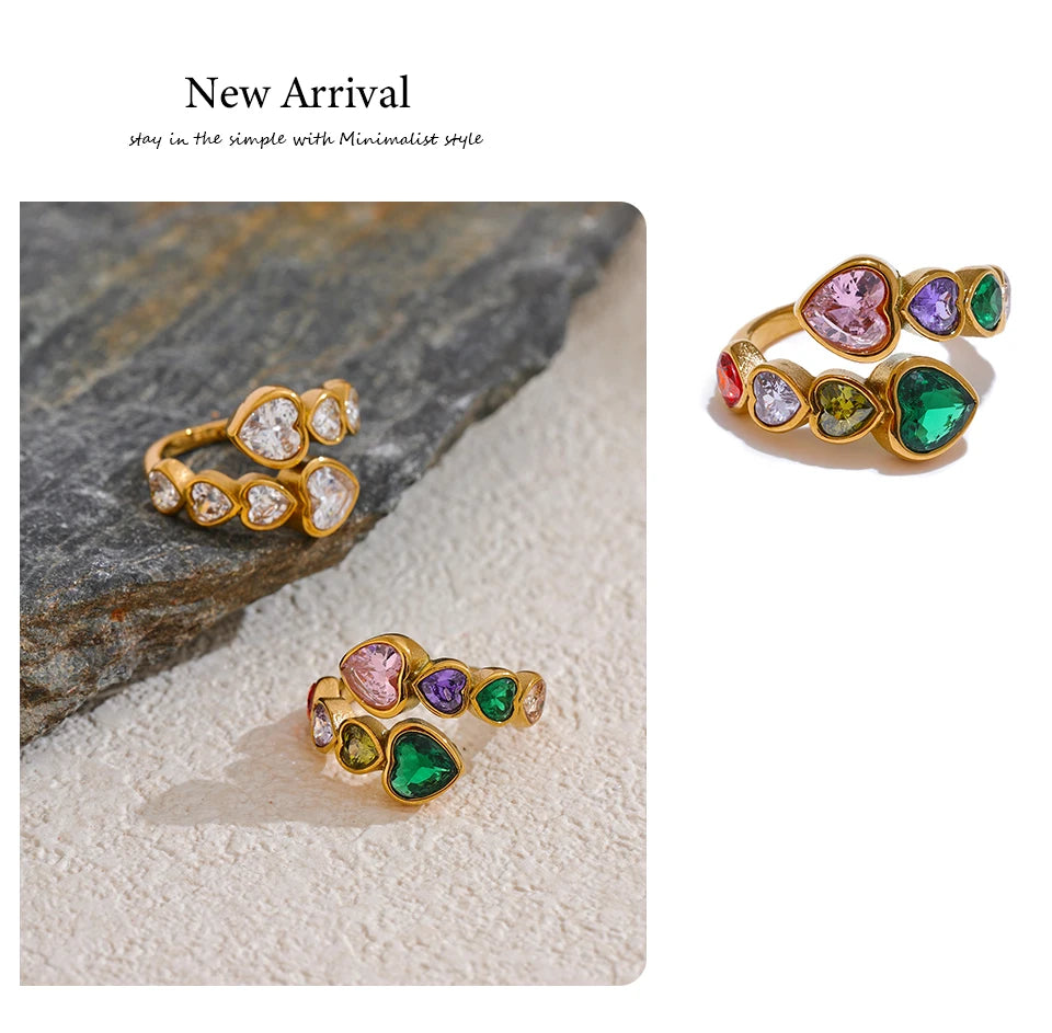 Cubic zirconia heart ring in 18K gold-plated stainless steel with cubic zirconia.