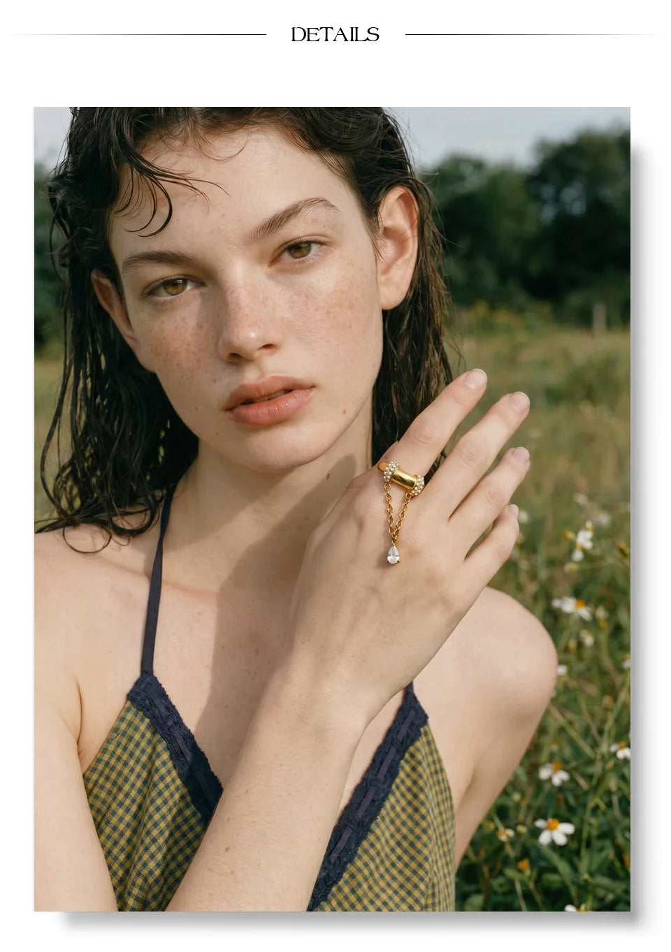 Cubic zirconia geometric chain ring in 18K gold-plated stainless steel with cubic zirconia.