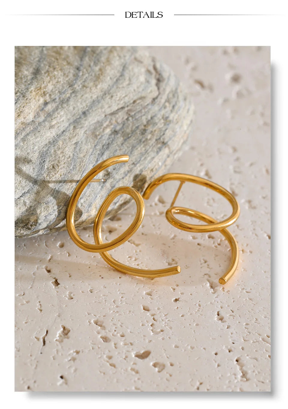Geometric earrings in gold-plated stainless steel.