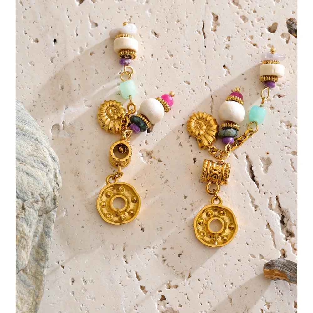 Natural stone geometric earrings in gold-plated stainless steel with natural stone.