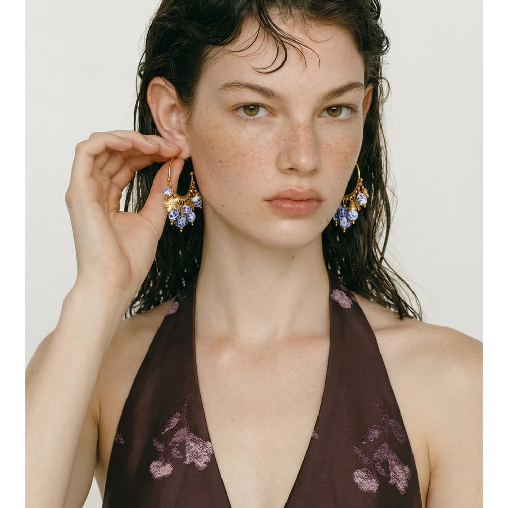 Flower geometric earrings in gold-plated stainless steel.