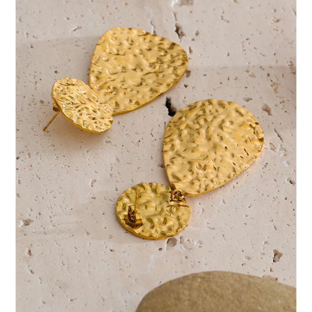 Vintage geometric earrings in gold-plated stainless steel.