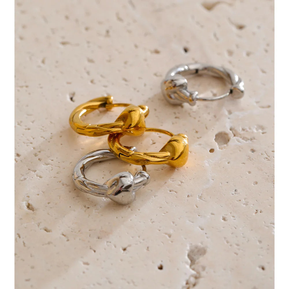 Heart earrings in gold-plated stainless steel.