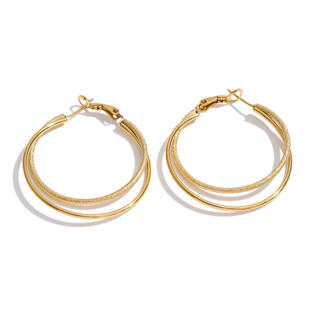 Geometric earrings in gold-plated stainless steel.
