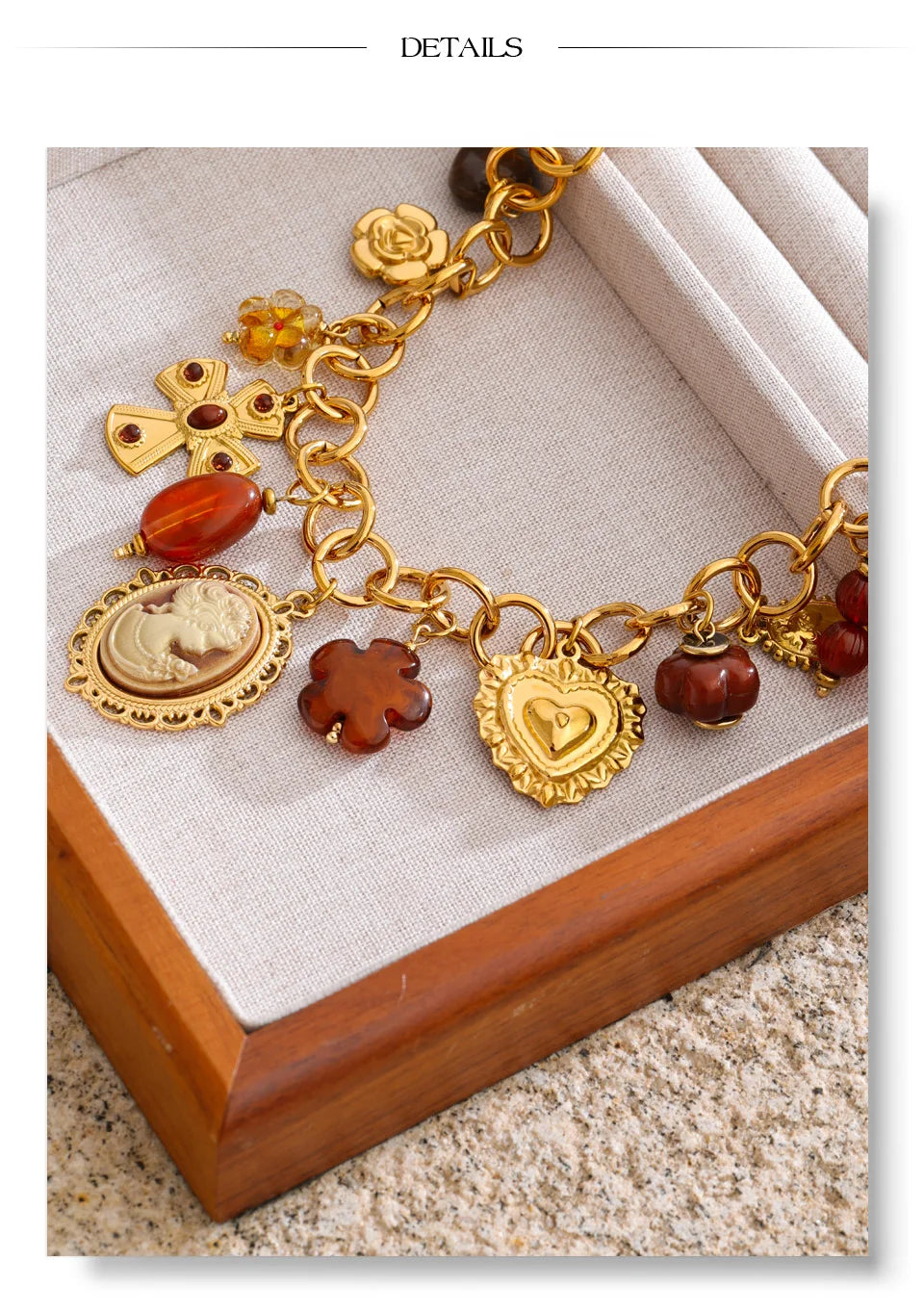 Resin acrylic heart necklace in gold-plated stainless steel with resin and acrylic.