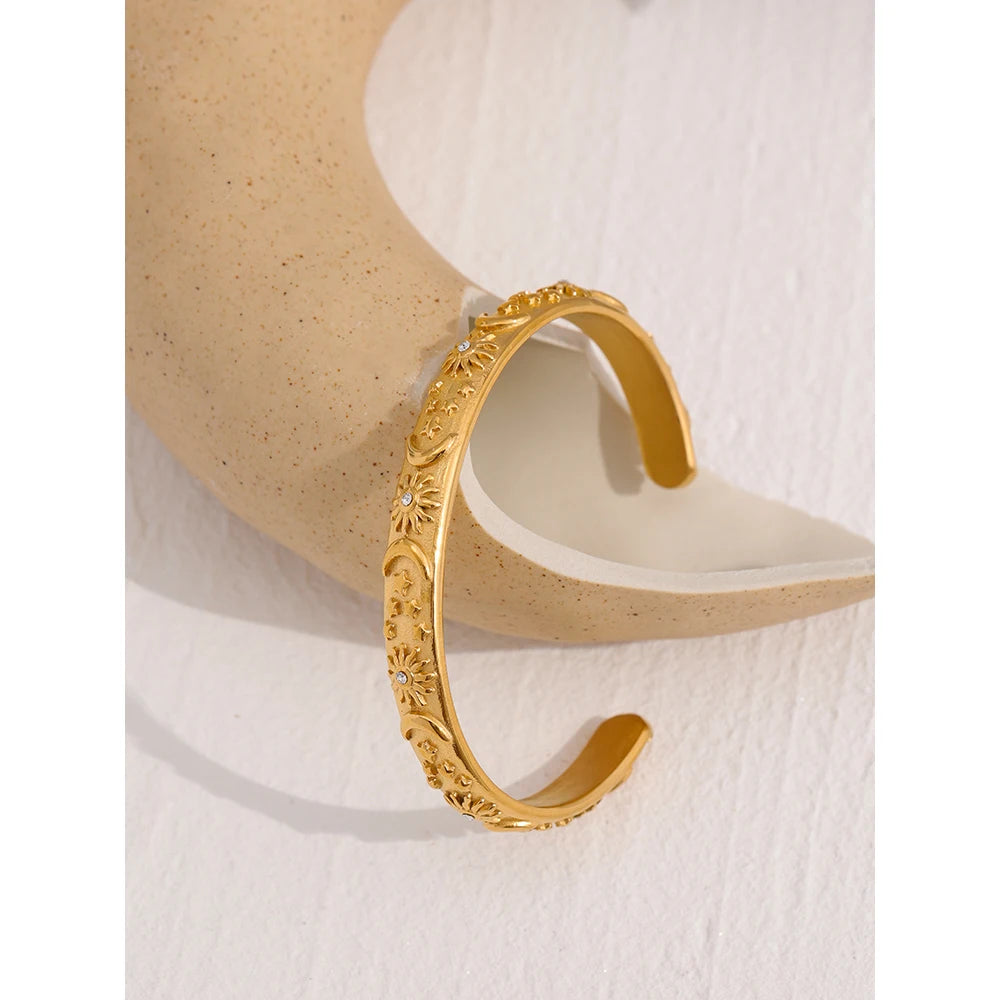 Star moon sun bracelet in gold-plated stainless steel.