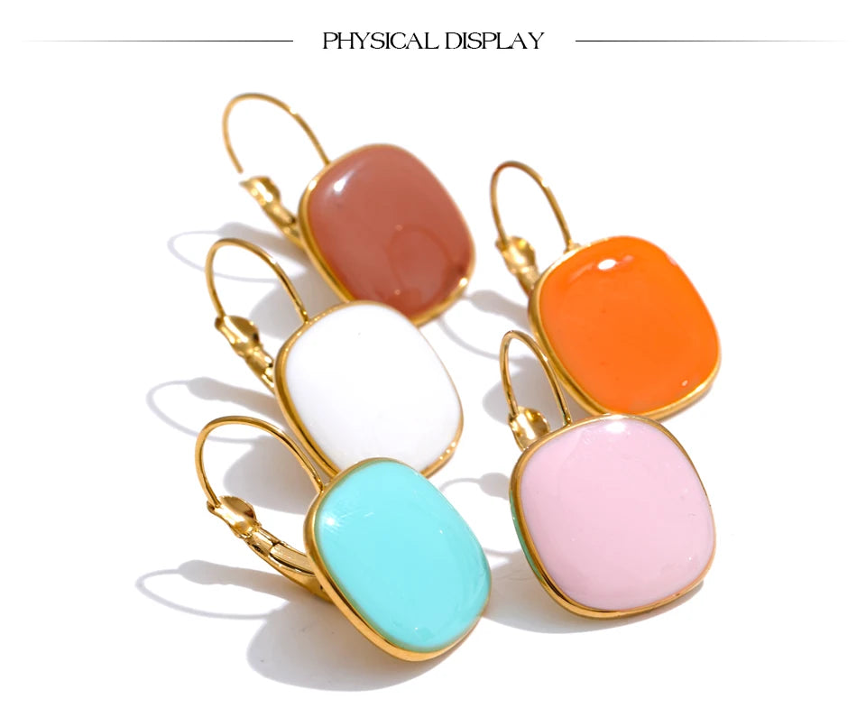 Enamel geometric earrings in gold-plated stainless steel with enamel.