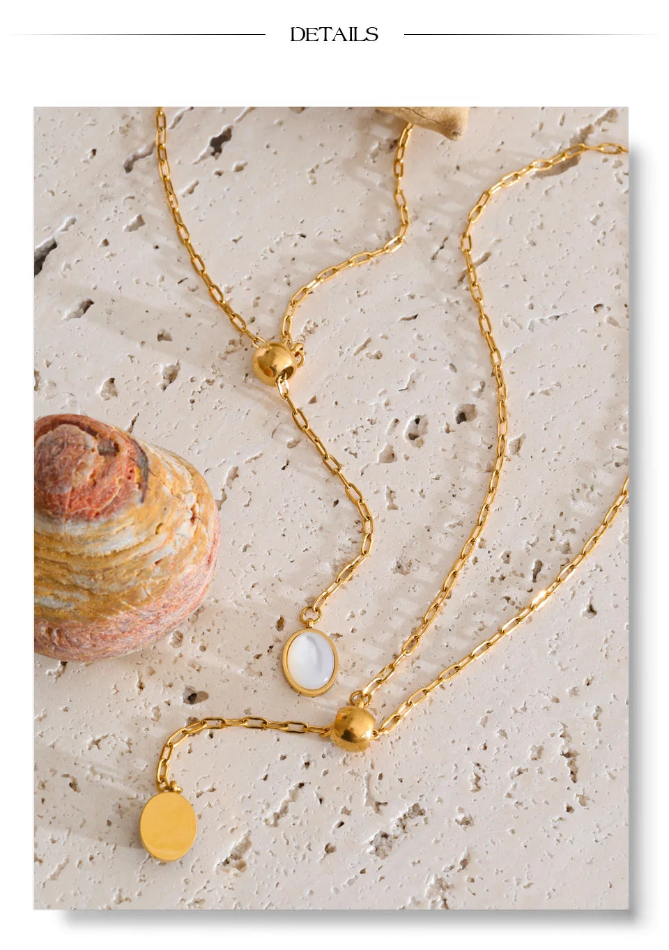 Shell natural stone geometric necklace in gold-plated stainless steel with natural stone and shell.