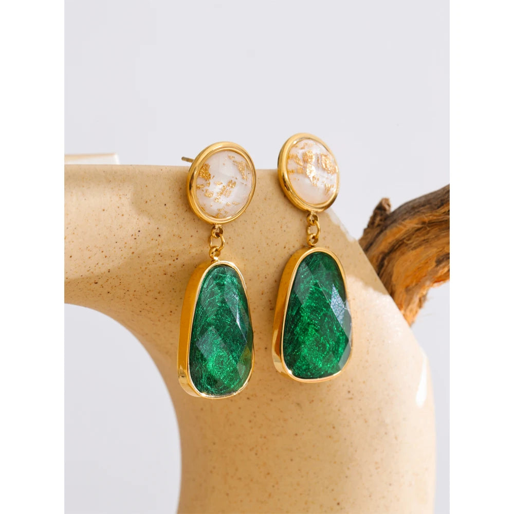White resin multi-color earrings in gold-plated stainless steel with resin.