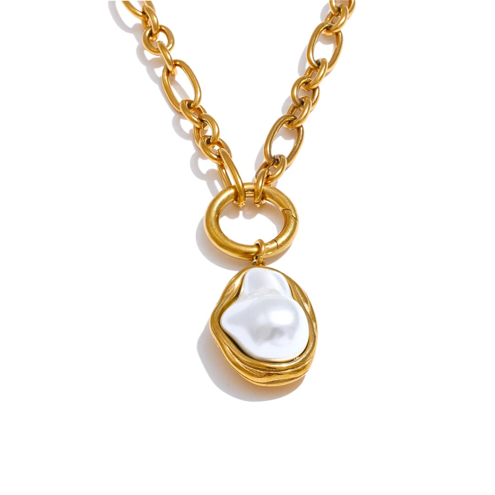 Pearl geometric necklace in gold-plated stainless steel with pearl.