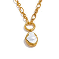 Pearl geometric necklace in gold-plated stainless steel with pearl.