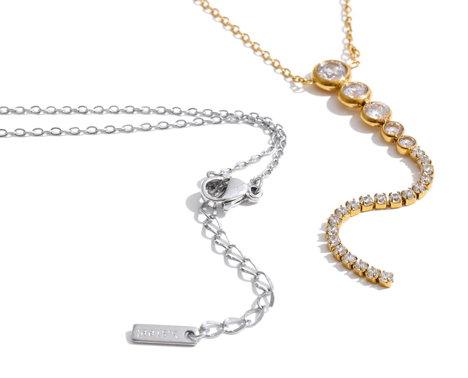 Cubic zirconia geometric necklace in gold-plated stainless steel with cubic zirconia.