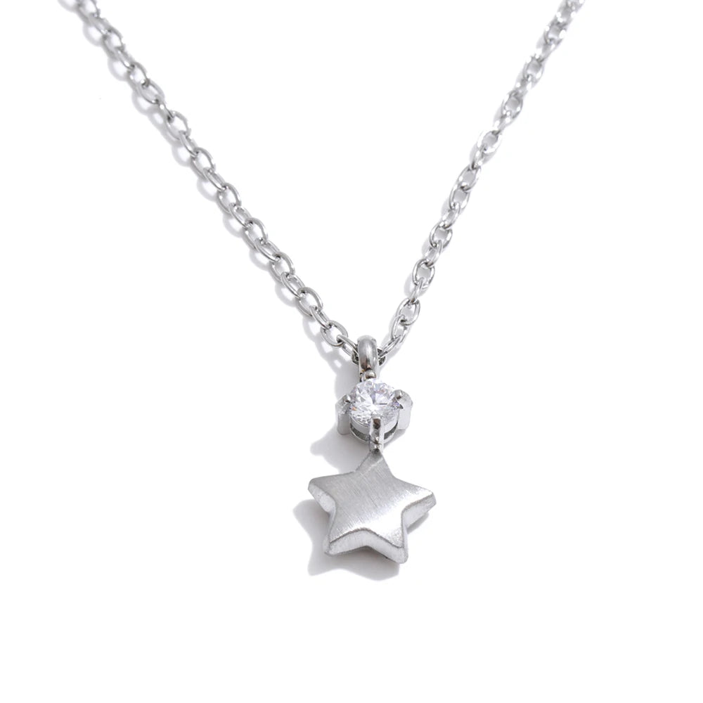 Cubic zirconia star necklace in gold-plated stainless steel with cubic zirconia.