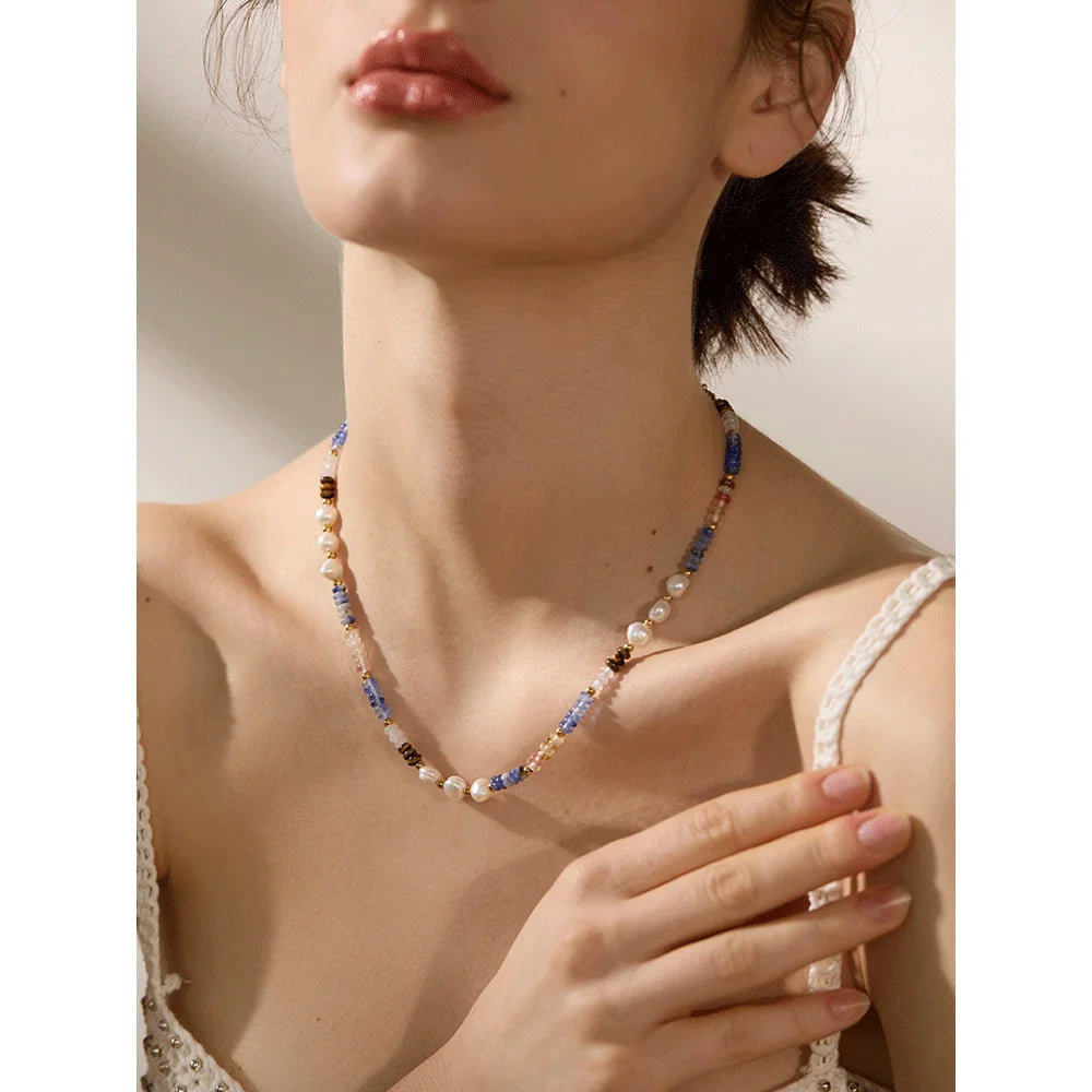 Freshwater pearl natural stone beaded necklace in gold-plated stainless steel with freshwater pearl and natural stone.